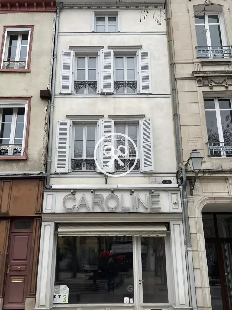 Exterior - Commercial Building with Courtyard in Troyes Centre