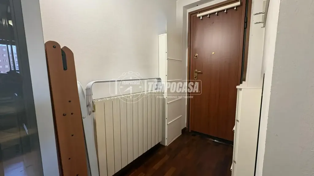 Esik - Modernised Three-Room Flat with Balcony in Milan