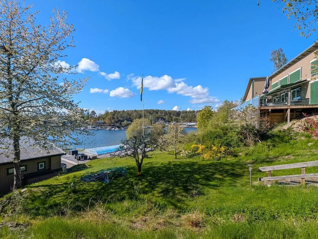 Aed - Scenic Villa with Pool in Southern Archipelago