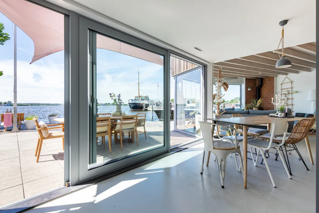 Terrazza - Waterfront Villa with Steiger in Oud Ade