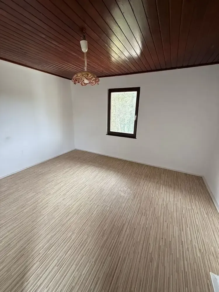 Pièces - Historic House with Renovation Potential in Moravče