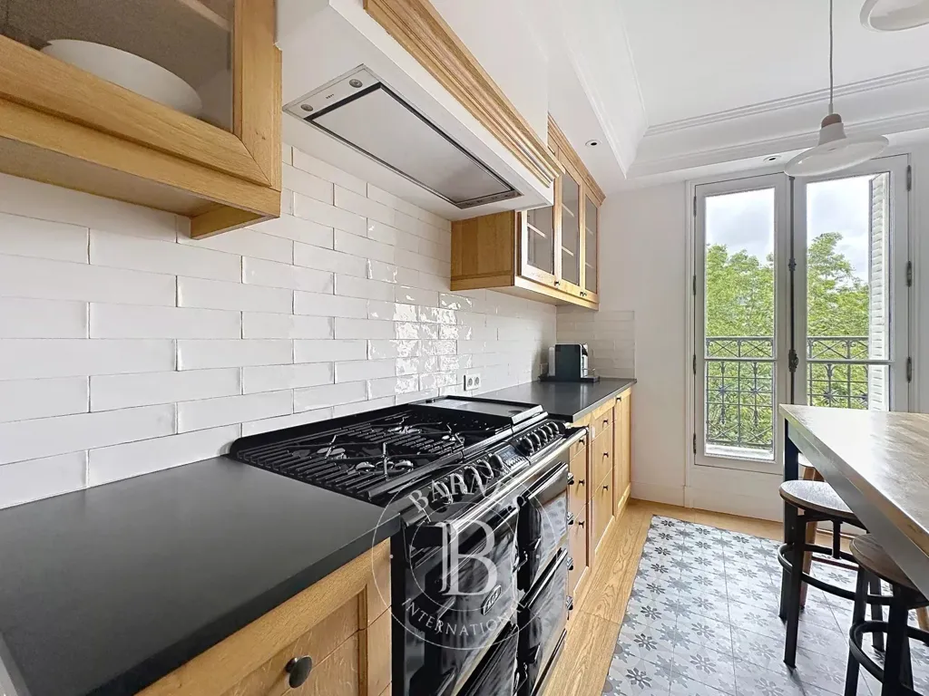 Cucina - Luxury Apartment with Balcony in Paris 7th