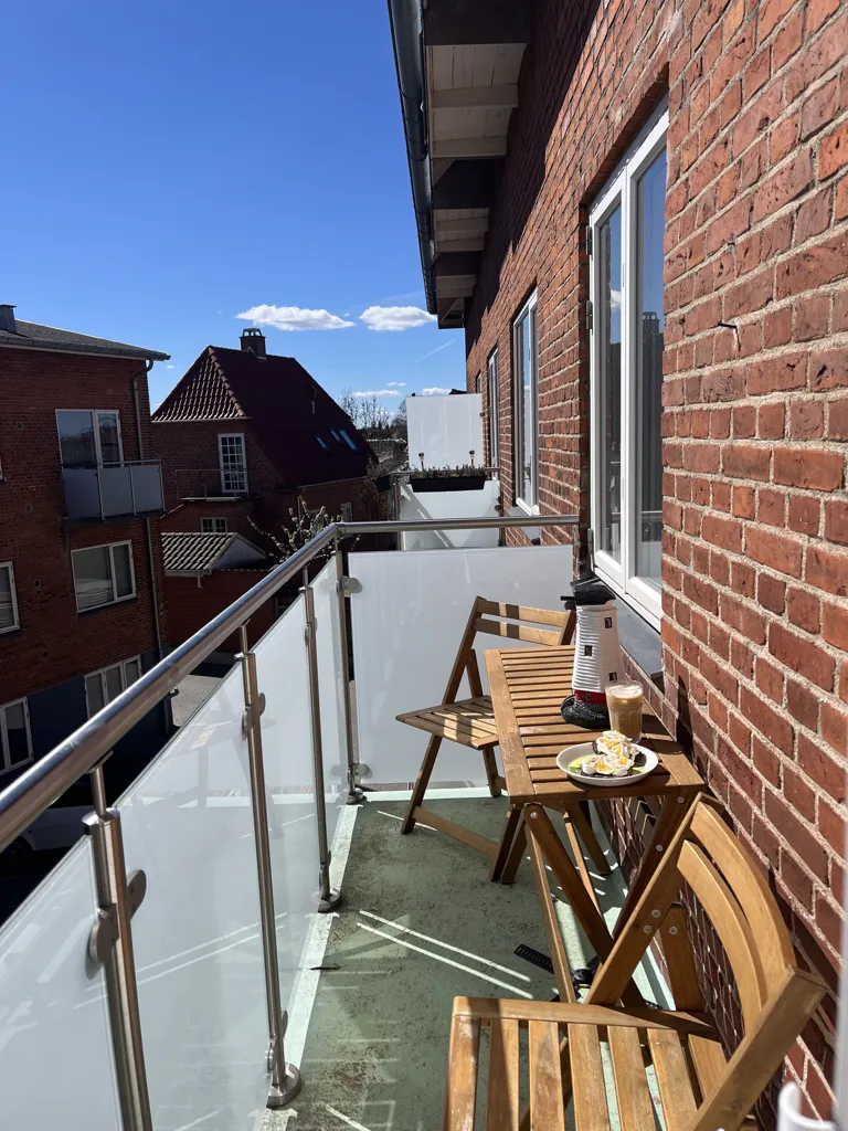 Rõdu - Renovated Flat with Balcony in Gentofte