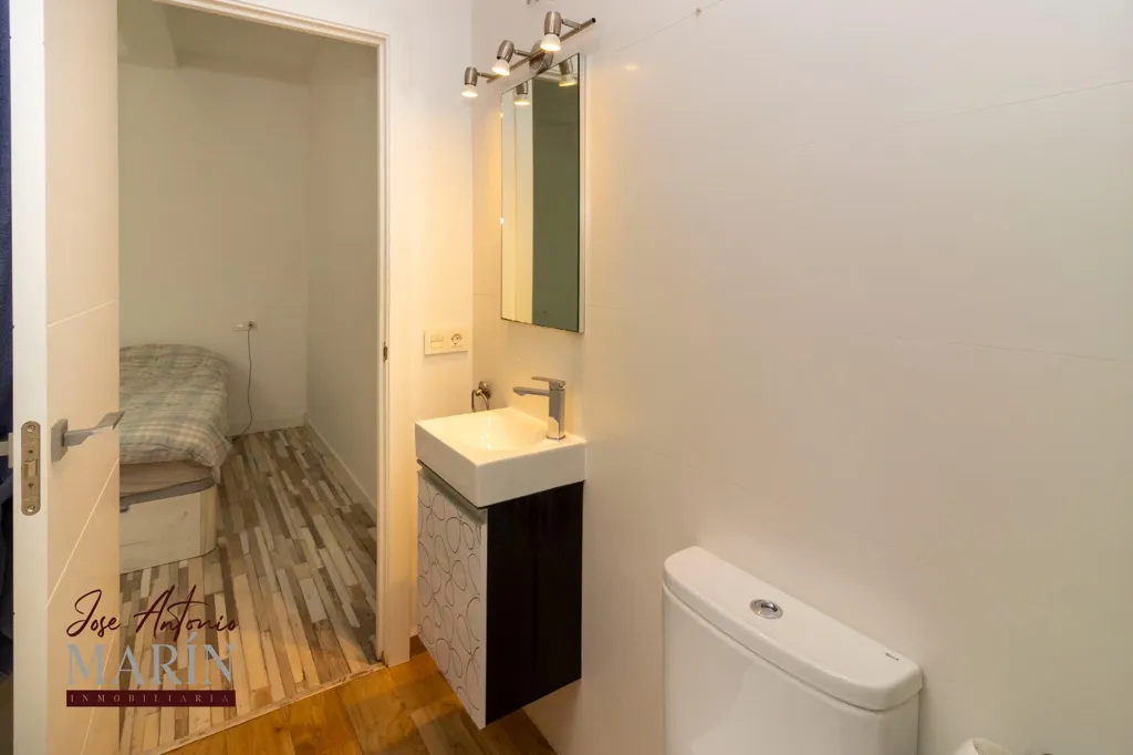 Salles de bain - Apartment with Balcony in Old Town Centre