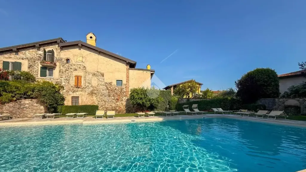 Piscina - Elegant Apartment with Pool in Calvagese della Riviera
