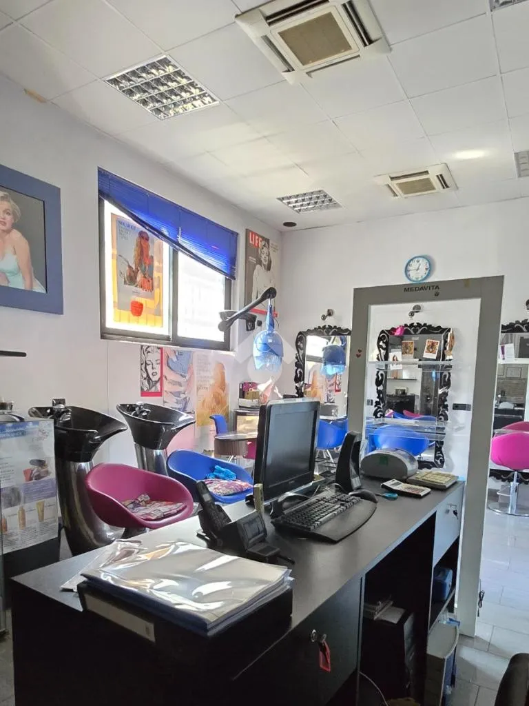 Kabinet - Commercial Unit with High Footfall in Cinisello Balsamo