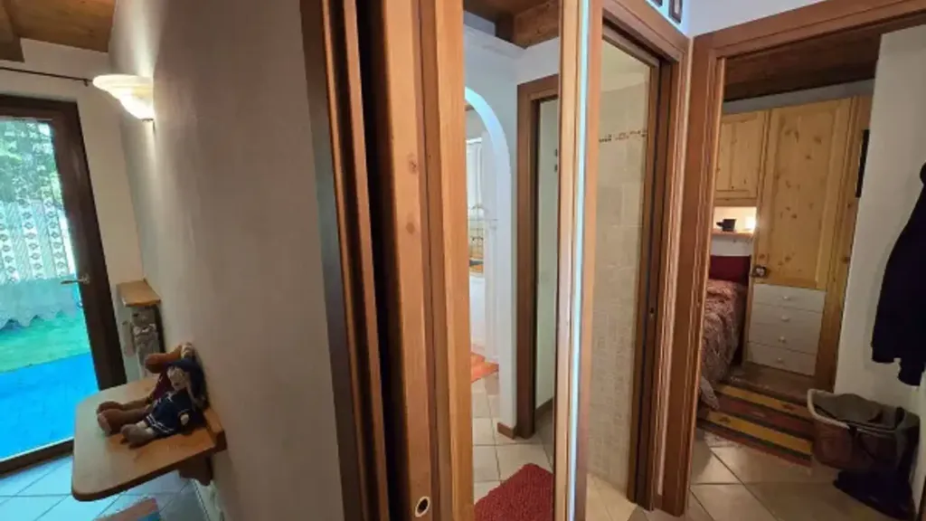 Esik - Rustic Trilocale with Private Gardens in Aprica