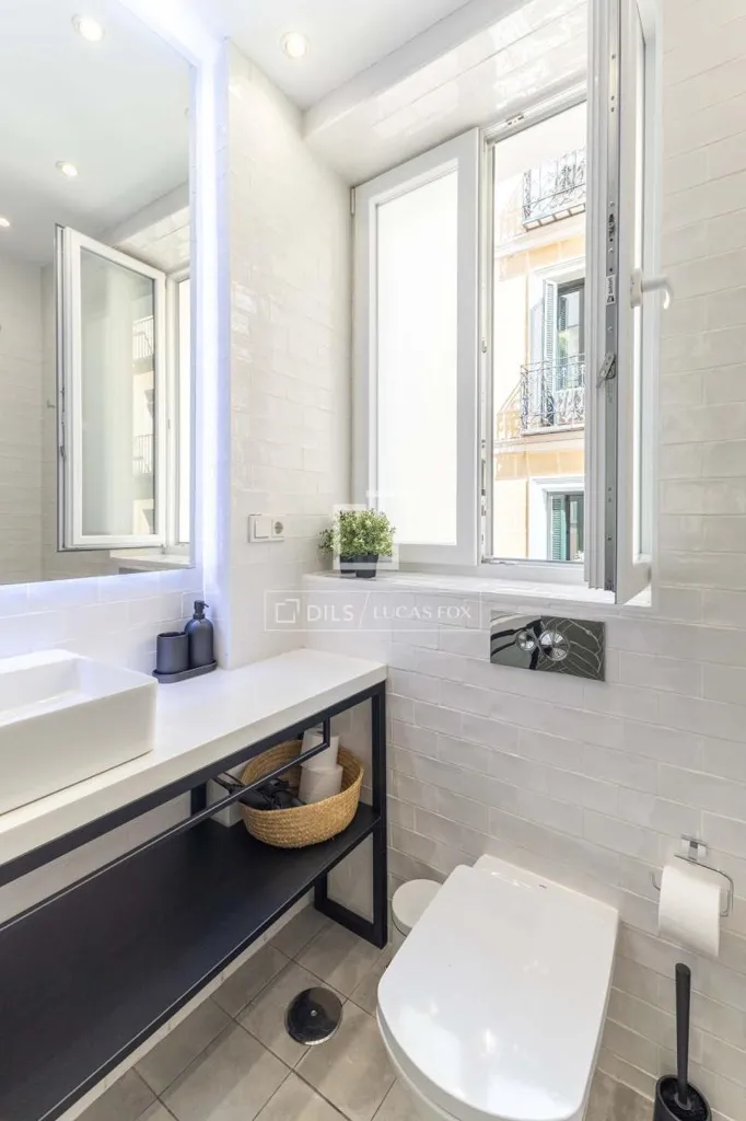 Vannitoad - Exterior Apartment with Balconies in Madrid