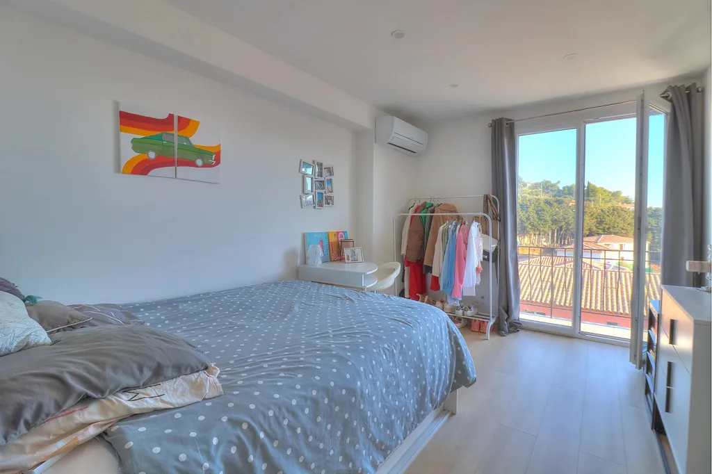 Chambres - Maison de Luxe avec Terrasse à Antibes