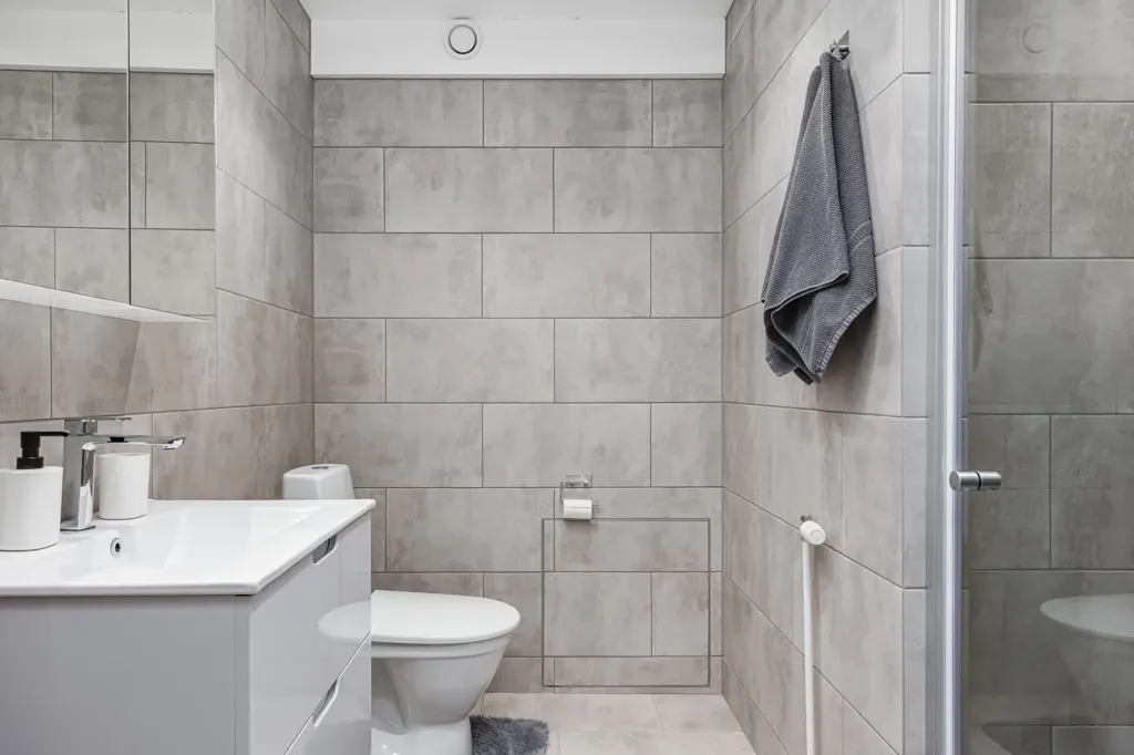 Bagni - Renovated Two-Bedroom with Balcony in Halmstad