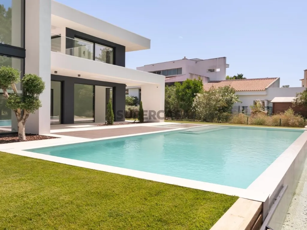 Bassein - Contemporary Villa with Golf View in Sesimbra