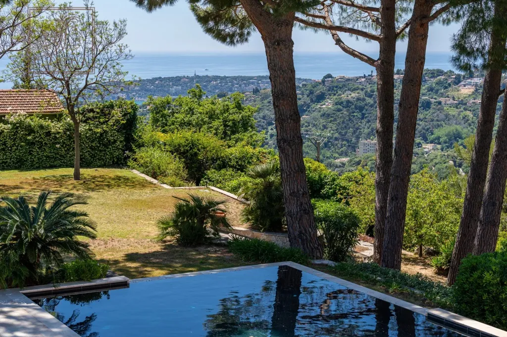 Bassein - Villa with Sea View in Prestigious Menton