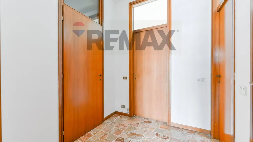 Esik - Bright Three-Bedroom with Park Views in Vedano al Lambro