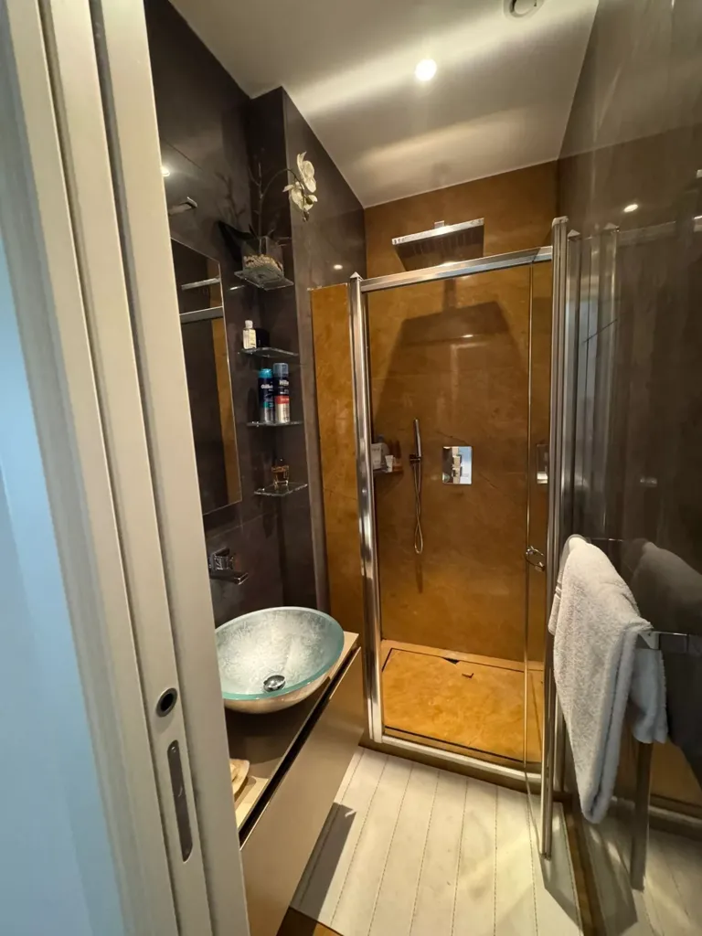 Salles de bain - Appartement Luxueux avec Vue Mer à Menton