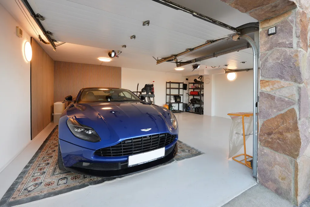 Garage - Characterful Country House with Tower near Langesø
