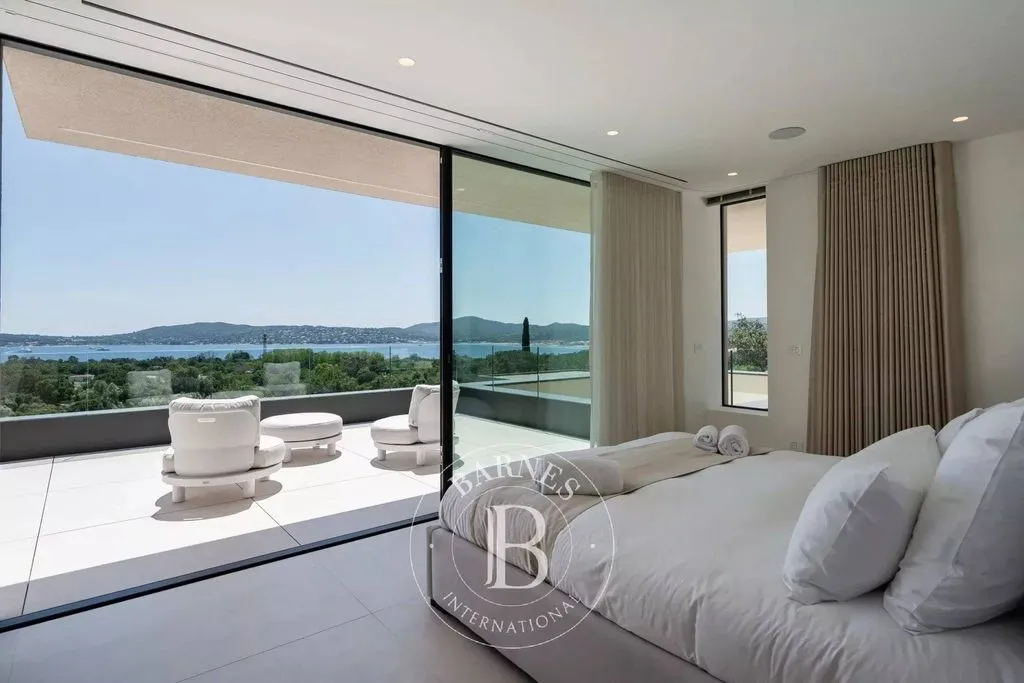 Bedrooms - Luxury Villa with Sea View in Grimaud