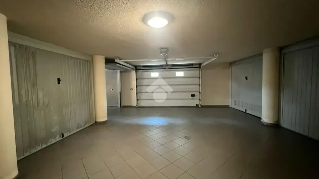 Garage - 3-Bedroom Apartment with Garage in Revello