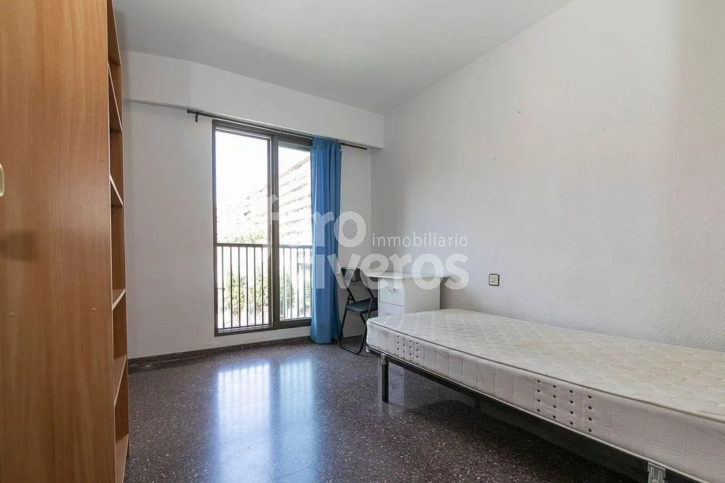 Bedrooms - Apartment with Balcony and Lift in La Carrasca