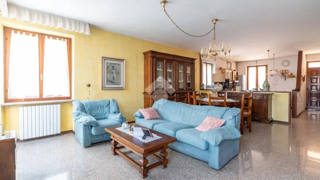 Soggiorno - Semi-detached House with Garden in Dossobuono