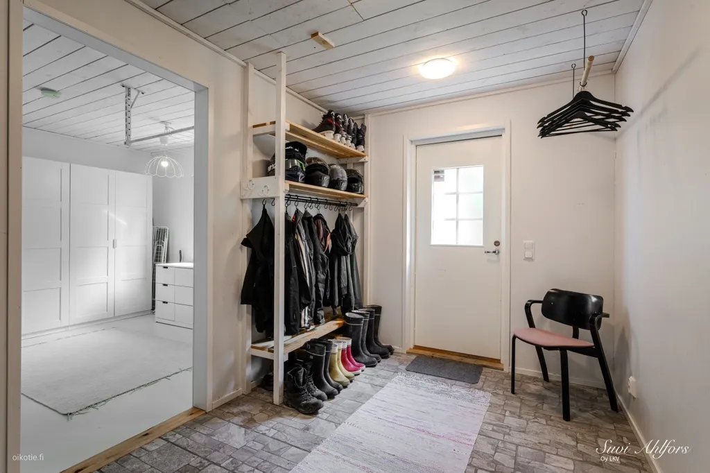 Entrée - Renovated Detached House with Sauna in Lohjan Immula