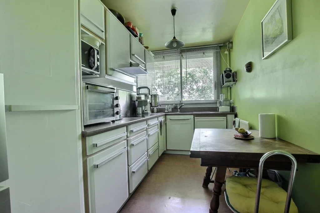 Cucina - West-Facing Flat with Balcony in Pantin