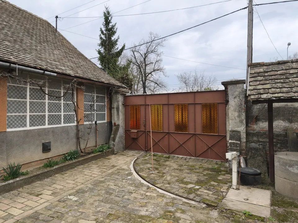 Aed - Family House with Workshop in Makó