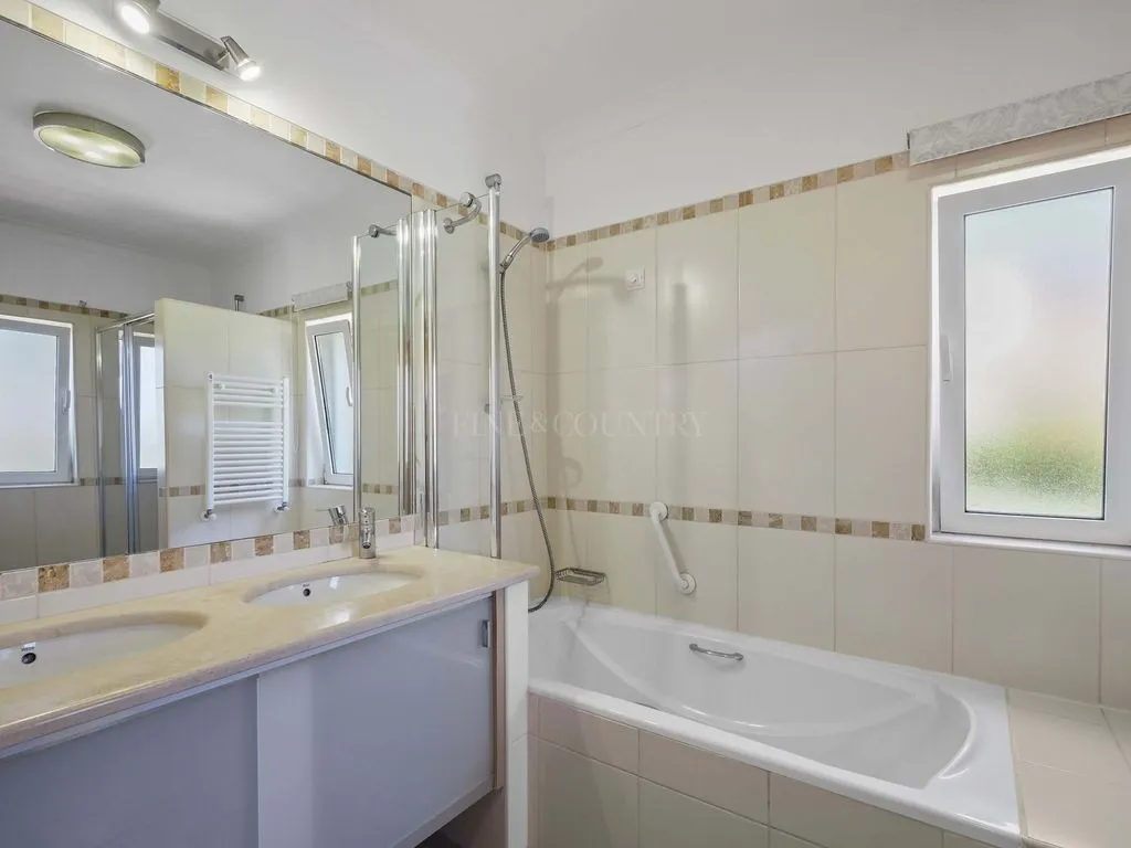 Vannitoad - Luxury Villa with Golf Views in Estômbar