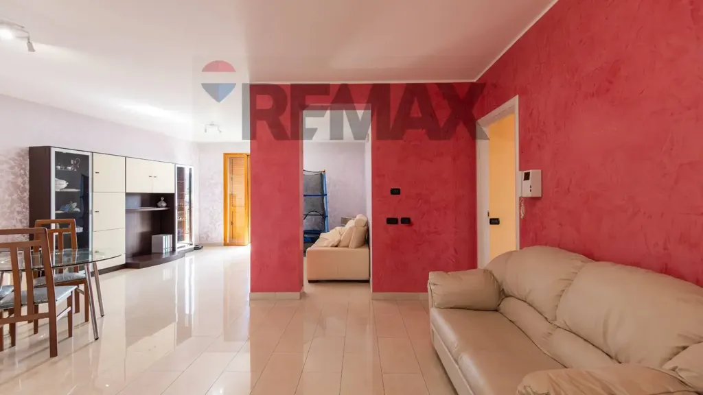Elutuba - Spacious Apartment with Triple Exposure in Lentini