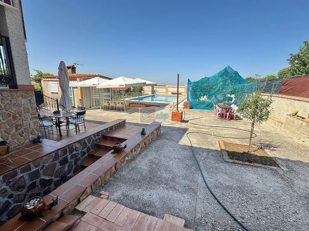 Piscine - Chalet with Pool and Terraces in Palomeque