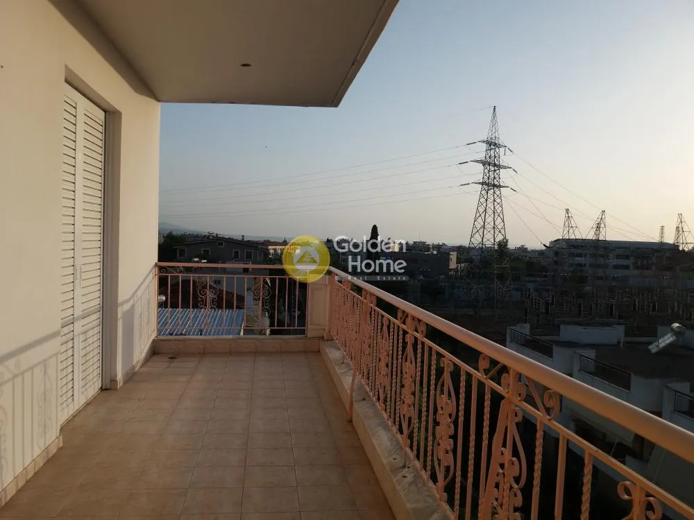 Balcon - Mixed-Use Building with Sea View in Patras