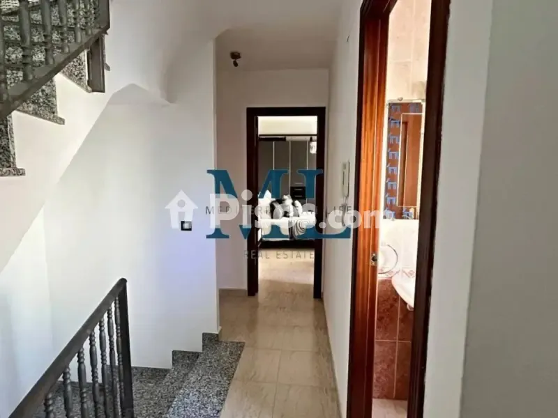 Esik - Corner Semi-detached House with Terrace in Sant Pere de Ribes