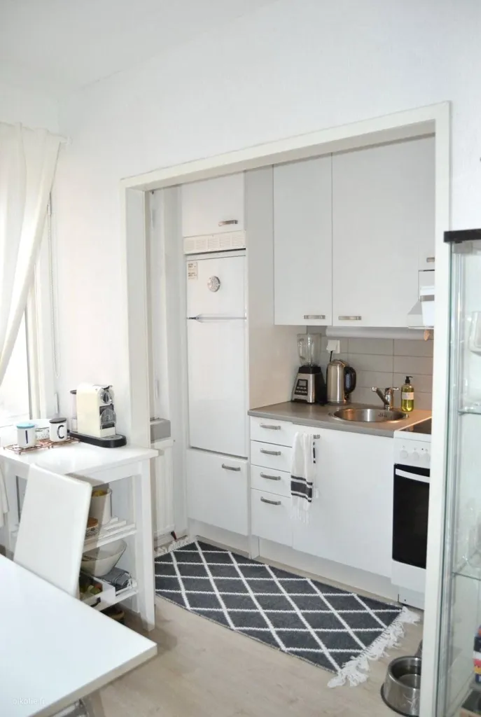 Kitchen - Bright Studio Flat with Balcony in Kallio, Helsinki