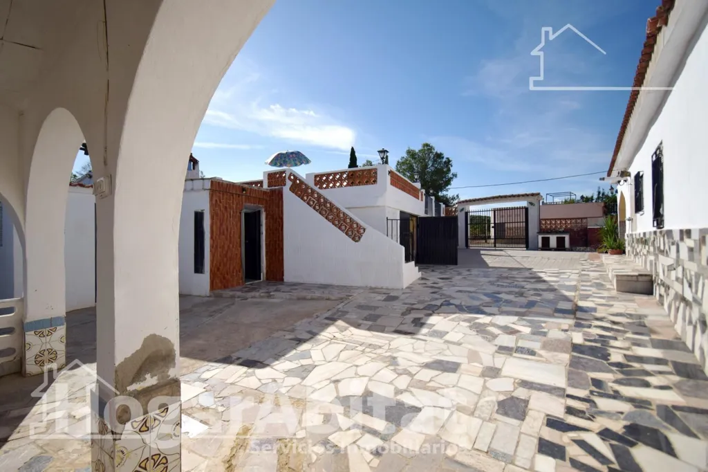 Aed - Rustic Chalet with Pool in Vilamarxant