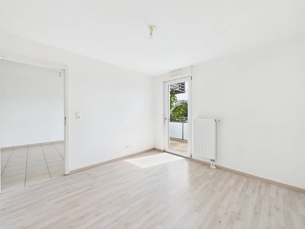 Stanze - Bright 2-Bedroom Apartment with Balcony in Bischheim