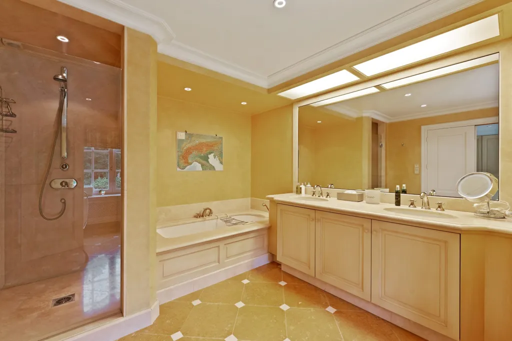 Bathrooms - Villa with Pool in Brasschaat Centre