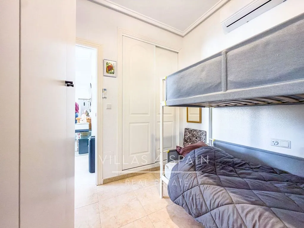 Magamistoad - Three-Bedroom House with Pool in Ciudad Quesada