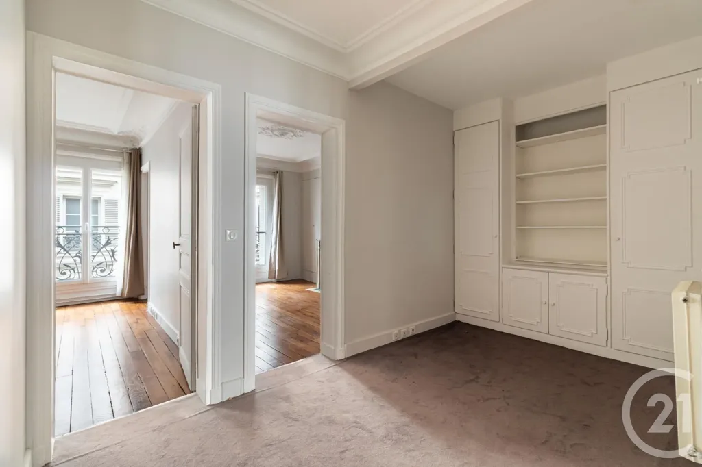 Entrée - Appartement Parisien avec Balcon aux Batignolles