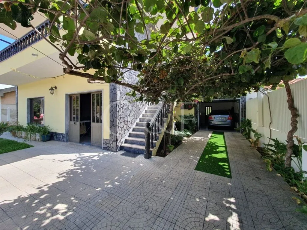 Aed - Luxury House with Garden in Seixal