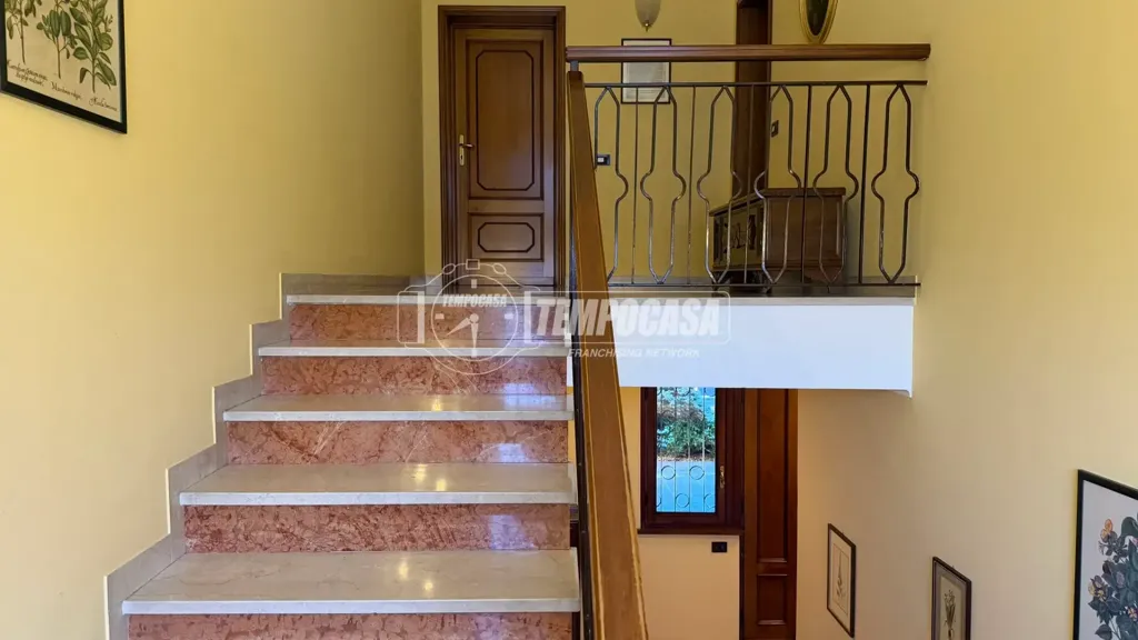 Pièces - Maison 8 pièces à IT