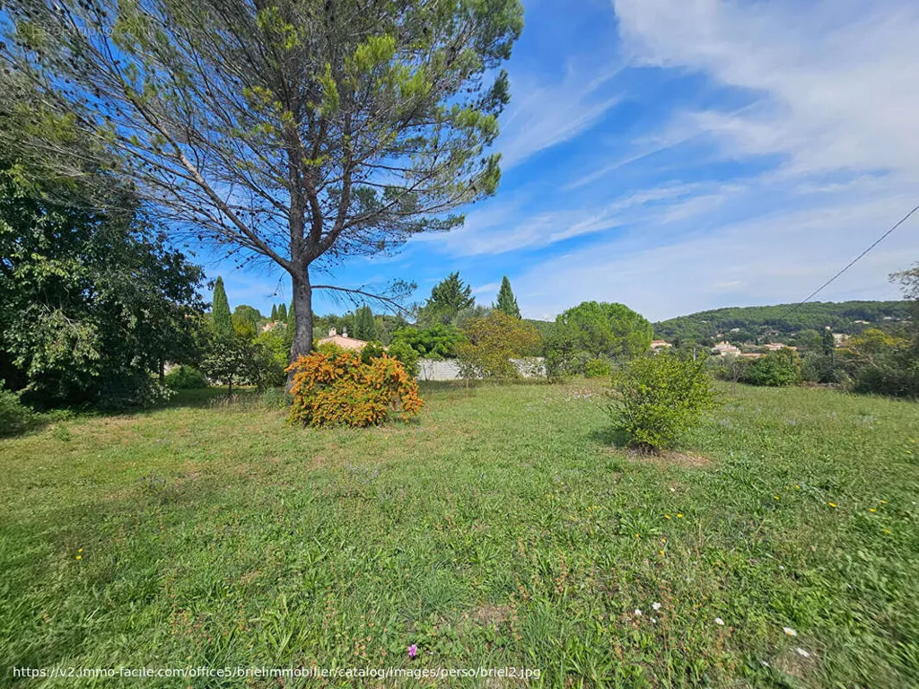 Aed - Buildable Plot with Garden in Lorgues