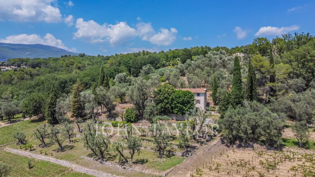 Vue aérienne - Bastide Luxueuse avec Piscine à Grasse