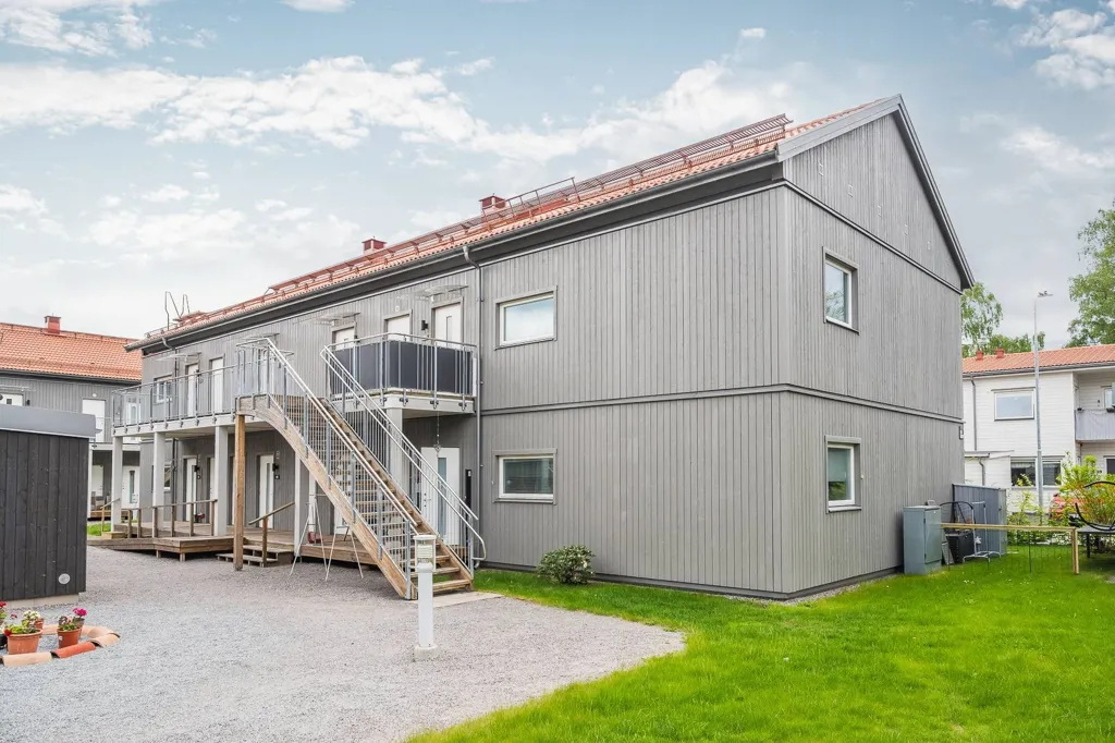 Exterior - Modern Flat with Garden in Old Bålsta