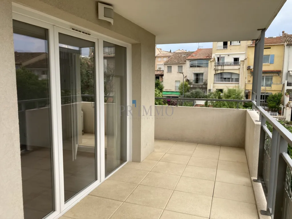 Balcony - 2-Bedroom Flat with Garage in Puget-sur-Argens