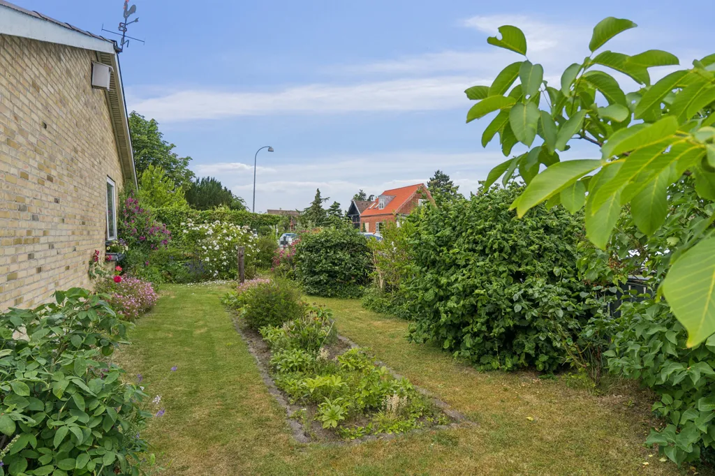 Giardino - Gulstens Villa with Garden in Hvidovre
