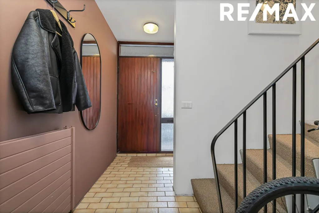 Ingresso - Duplex with Studio Potential in Holtsgata