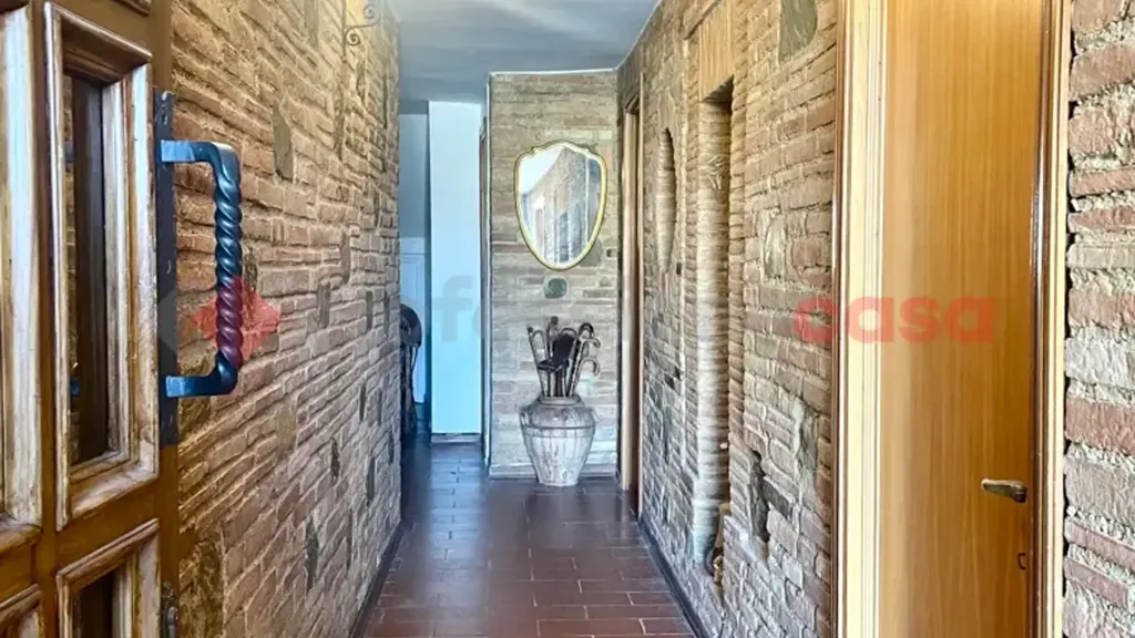 Entrée - Armed Trilocale with Private Outdoor Space in Torgiano