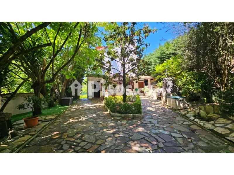 Garden - Independent Villa with Private Pool in Gueñes