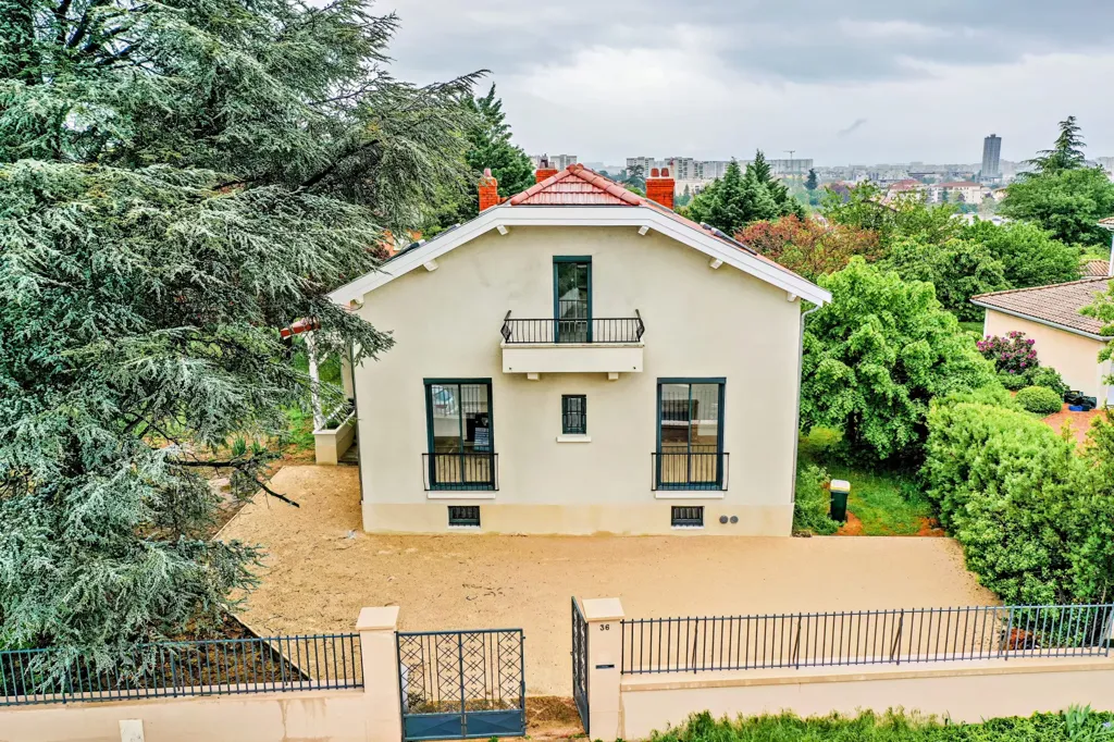 Vue aérienne - Maison de Caractère avec Terrasse à Écully