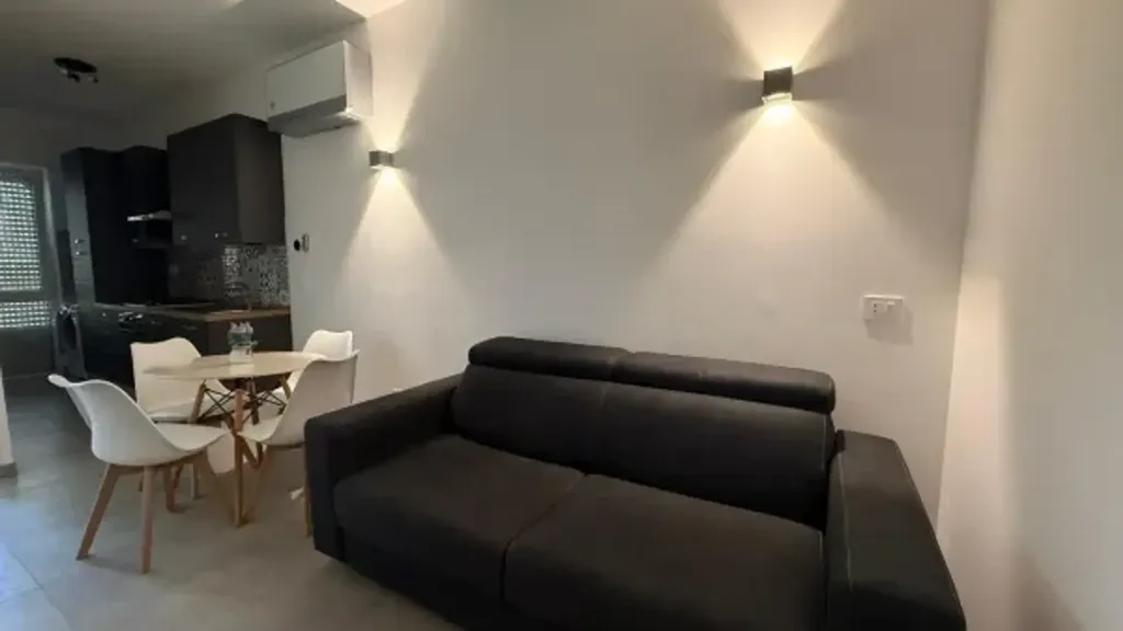 Elutuba - Rented Flat with Balcony in Nettuno Centre