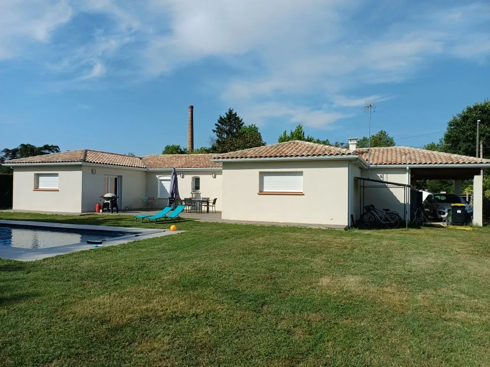 Piscine - Maison Rénovée avec Piscine à Montech